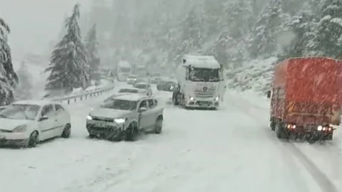 Alacabel'de Nisan Ayında Kar Yağışı