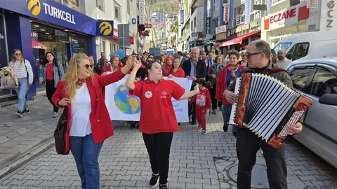 Artvin'de Otizm Farkındalık Yürüyüşü Yapıldı