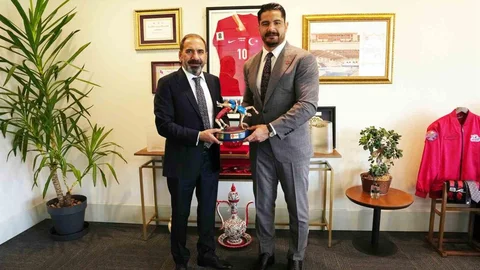 Taha Akgül’ün Mecnun Otyakmaz Ziyareti
