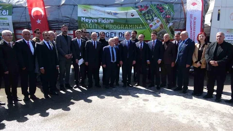 Van’da Fidan Dağıtım Programı Gerçekleşti