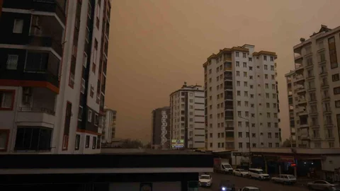 Kozan'da Çamur Yağışı Etkili Oldu