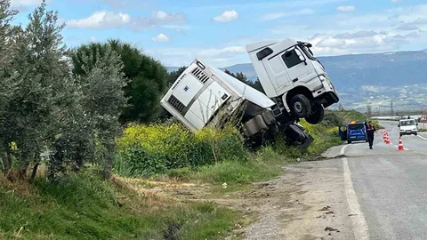Denizli'de Tır Şaha Kalktı