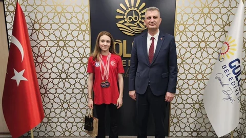 Kocaeli'de Şampiyon Yüzücü Alara'nın Ziyareti