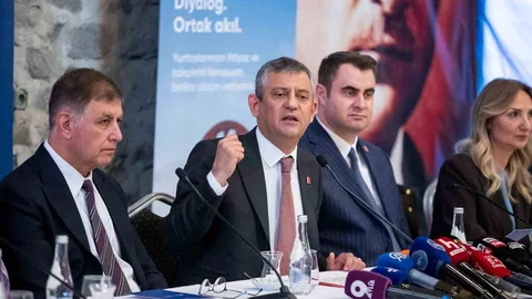 Özgür Özel Romanların Temsili İçin Söz Verdi