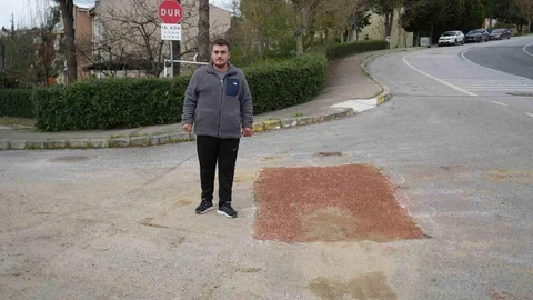 Kocaeli'de Belediye Aracı Çukura Düştü
