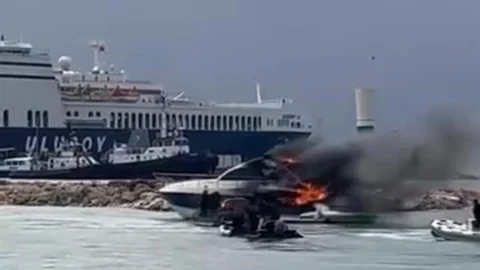Çeşme'de Motoryatta Yangın Çıktı