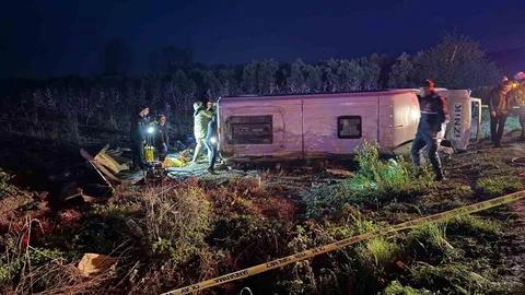 İznik’te Minibüs Devrildi, 12 Yaralı 1 Ölü