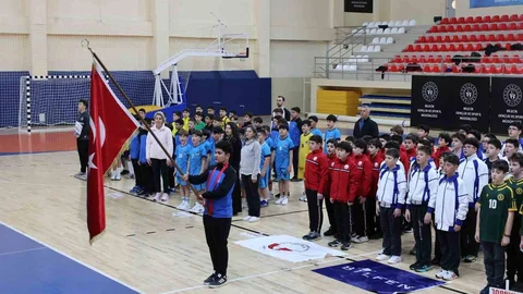Hentbol Küçükler Yarı Final Müsabakaları Başladı