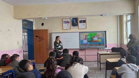 Kars'ta Bağımlılıkla Mücadele Eğitimi Verildi