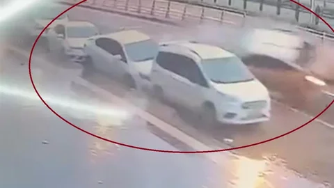 Diyarbakır'da Taksinin Çarptığı Kazada Yaralılar Var