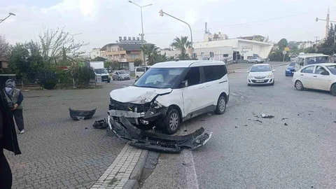 Otomobil Kazasında Sürücü Yaralandı