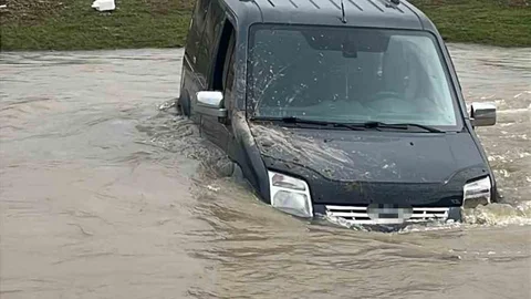 Yolda Mahsur Kaldı, İtfaiye Kurtardı