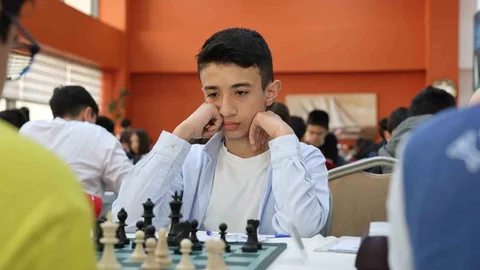 Elazığ'da Satranç Turnuvası Heyecanı