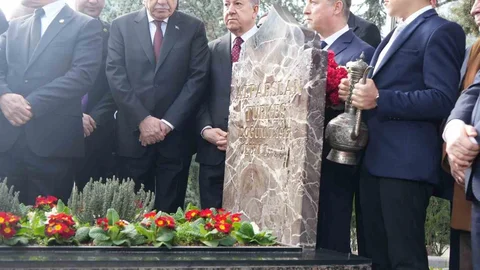 Devlet Bahçeli'den Türkeş'e Ziyaret