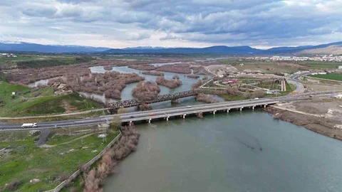 Bingöl'de Murat Nehri'nde Debi Yükseldi