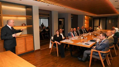 Düzce'de Siyasi Partilere Yatırımlar Anlatıldı