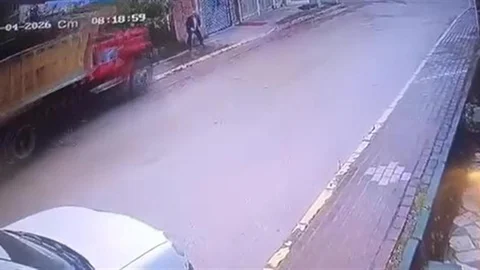 Kocaeli'de Kamyon Dehşeti: Yaşlı Adam Hayatını Kaybetti