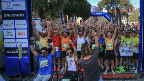 Çeşme'de Yarı Maraton Coşkusu