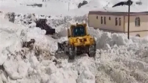 Nemrut Dağı'nda Kar Kalınlığı 5 Metreyi Aştı