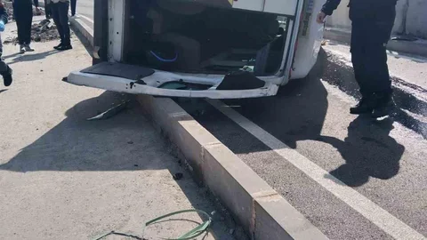 Samsun'da Minibüs Devrildi