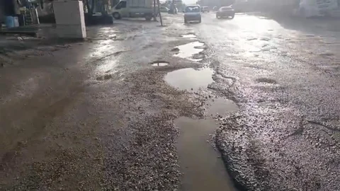 Diyarbakır'da Bozulan Yollar Sürücülere Zor Anlar Yaşatıyor