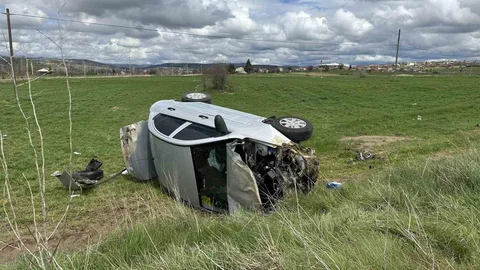Uşak'ta Tarlaya Devrilen Otomobil Kazası