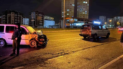 Kayseri'de Trafik Kazası: 6 Yaralı