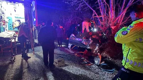 Antalya'da Trafik Kazası Sonucu 2 Ölüm