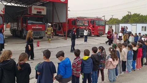 Hatay'da İlkokul Öğrencileri İtfaiyeyi Ziyaret Etti