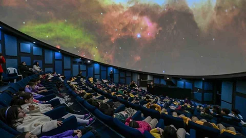Mersin'de Çocuklar İçin Planetaryum Deneyimi