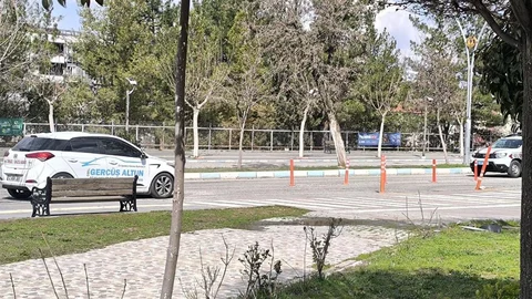 Gercüş'te Eğitim Dubaları Trafiği Etkiliyor
