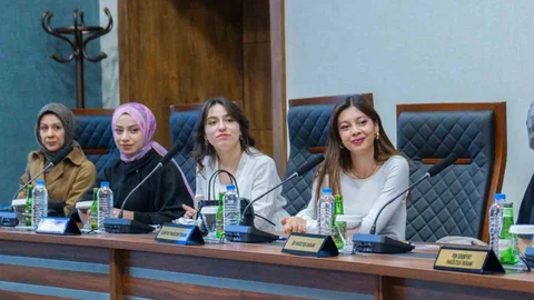 Erzincan'da Üniversite Yönetimi Öğrencilerle Toplandı