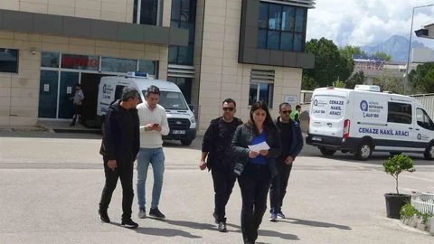 79 Yaşındaki Adam Çöp Kamyonunun Altında Kaldı