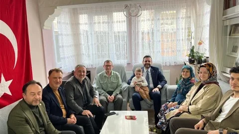 AK Parti Heyeti Şehit Ailesini Ziyaret Etti