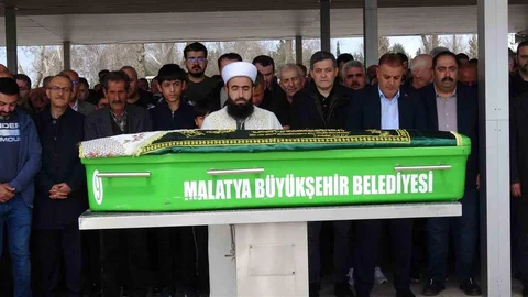Malatya'da Öğretmen Son Yolculuğuna Uğurlandı