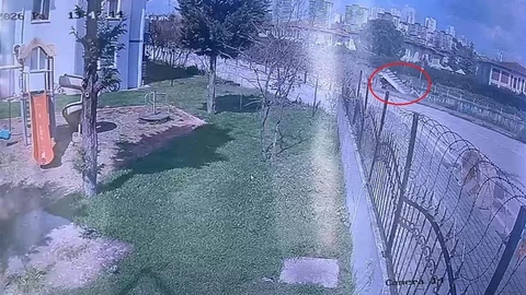 Kocaeli'de Kamyonet Dereye Uçtu