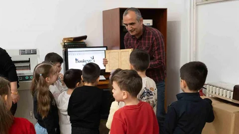 Minik Öğrenciler Kütüphanede Keyifli Zaman Geçirdi