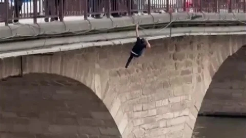 Amasya'da Köprüden Nehre Atlayan Şahıs Kurtarıldı