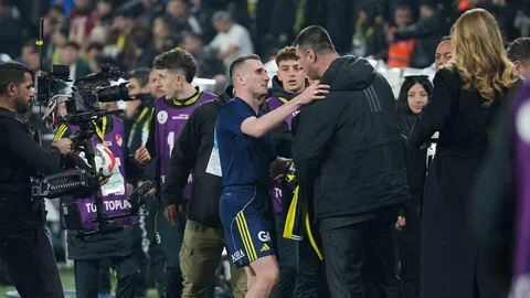 Fenerbahçeli Futbolcular Derbi Galibiyetini Kutladı