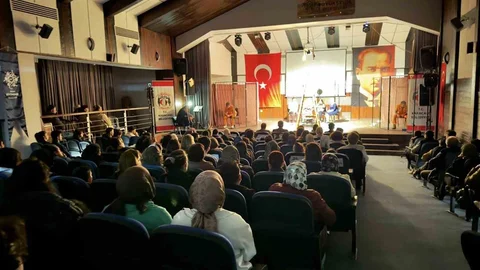 Karacasu'da Tiyatro Oyunu Büyük İlgi Gördü