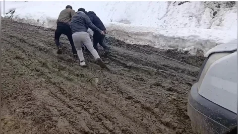 Bahçesaray'da Çamurla Mücadele