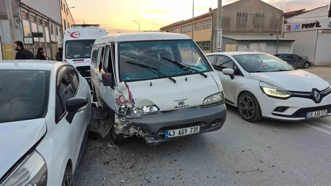 Eskişehir'de Trafik Kazası: 3 Yaralı