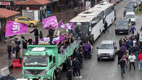 Artvin'de Kamyon Kasasında Taraftarlar Maça Gitti