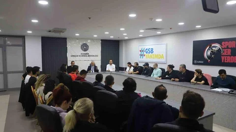 Antrenörlerle Toplantı Yapıldı