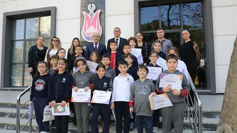 Minik Öğrencilerden Kitap Bağışı