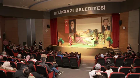 Kayseri'de Çocuk Tiyatrosu Etkinliği