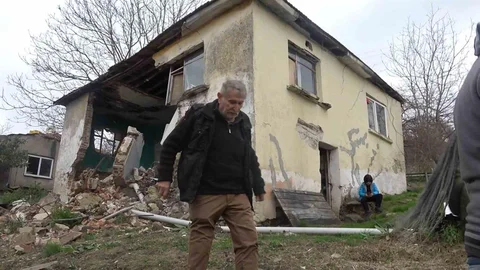 Yalova'da İnşaat Nedeniyle Evsiz Kalan Aile