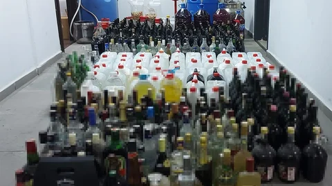 Ayvalık'ta Kaçak İçki ve Uyuşturucu Operasyonu