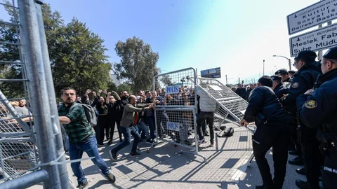 İzmir'de Meslek Fabrikası Gerginliği