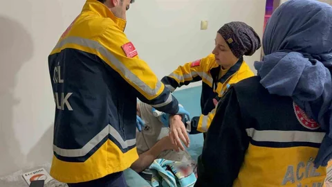 Samsun'da Baltalı Saldırı Annesini Korudu